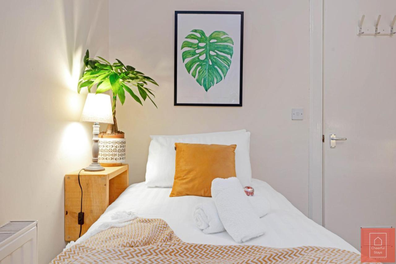 Cheerful Stays: Spacious Flat In Vibrant Leith Édimbourg Extérieur photo