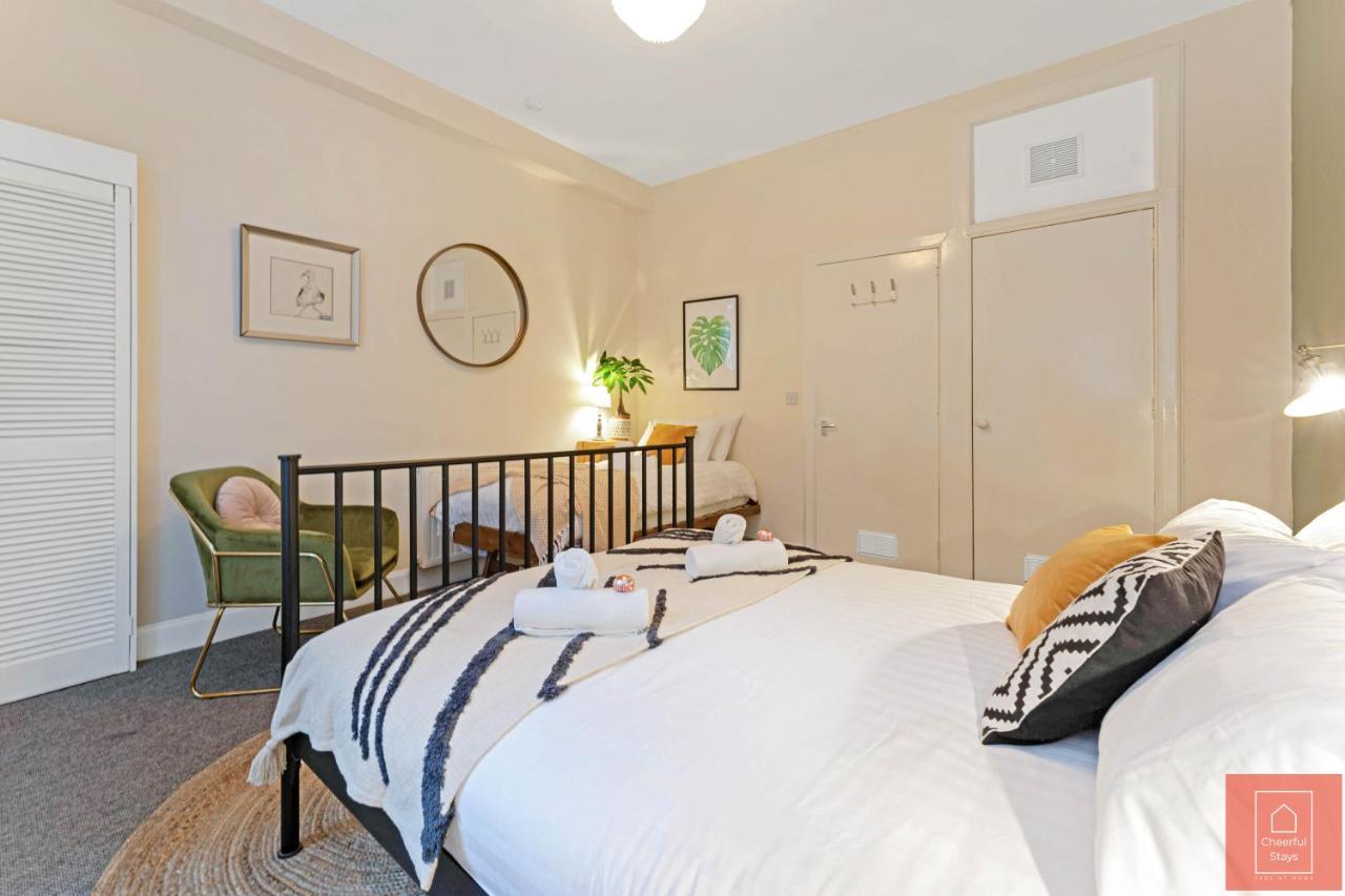 Cheerful Stays: Spacious Flat In Vibrant Leith Édimbourg Extérieur photo