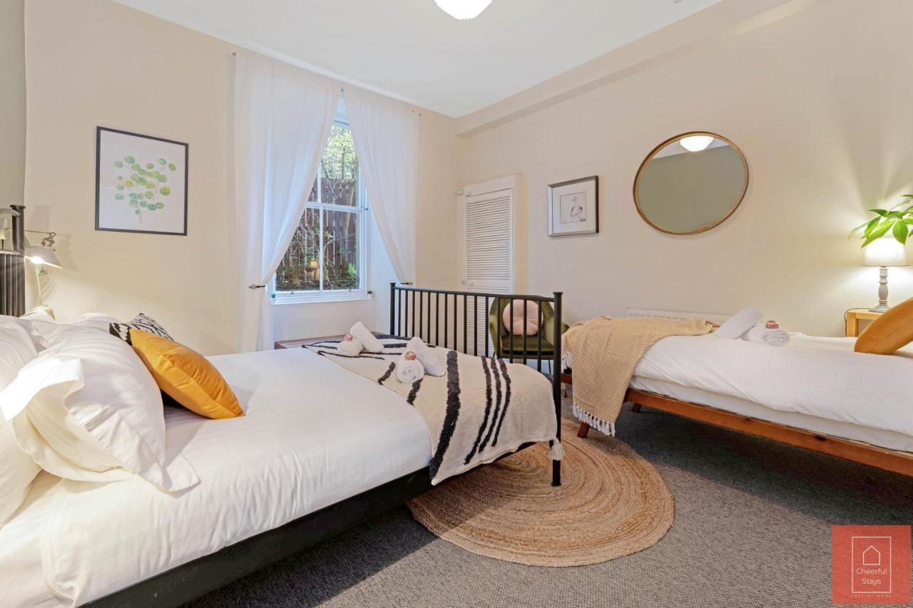 Cheerful Stays: Spacious Flat In Vibrant Leith Édimbourg Extérieur photo
